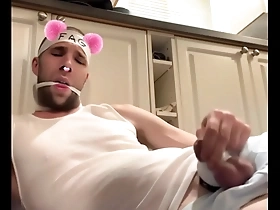 Slutty gay amateur serves fag refreshments